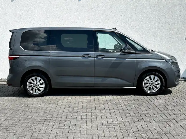 Volkswagen Multivan view 4