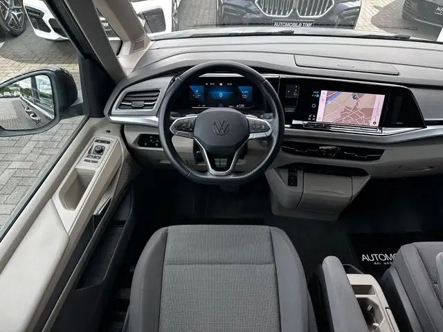 Volkswagen Multivan view 11
