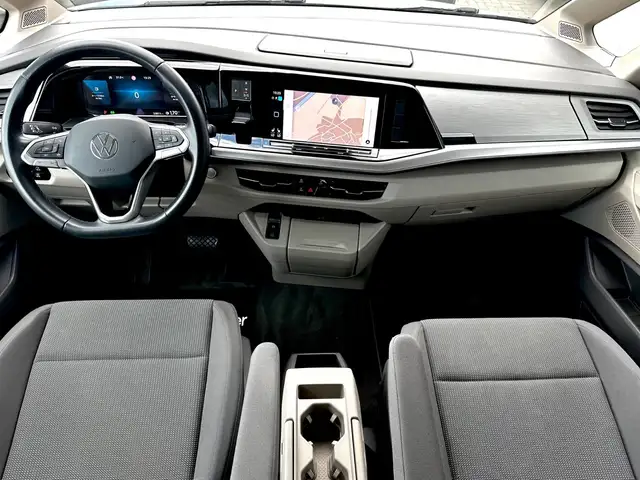 Volkswagen Multivan view 10