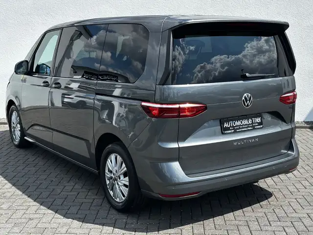 Volkswagen Multivan view 7