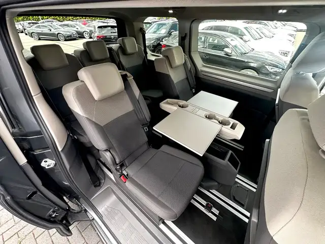 Volkswagen Multivan view 14