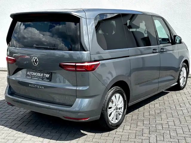 Volkswagen Multivan view 5