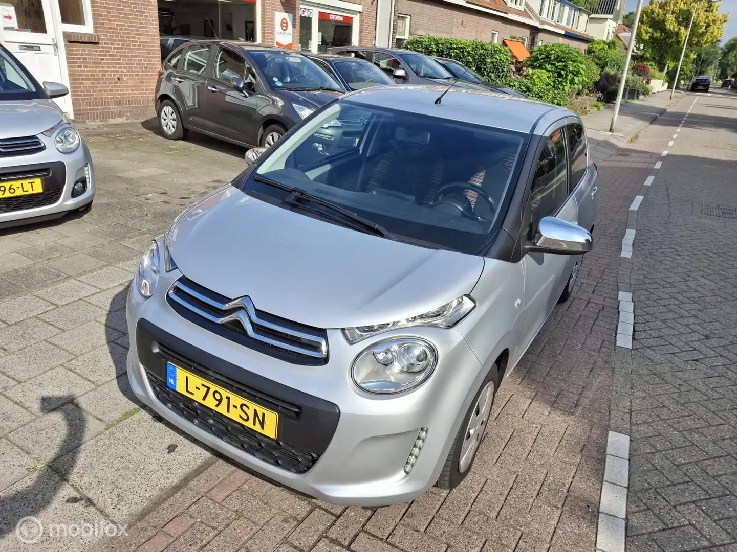 Citroen C1 1.0 VTi Feel, LAGE KM STAND Grijs - 1