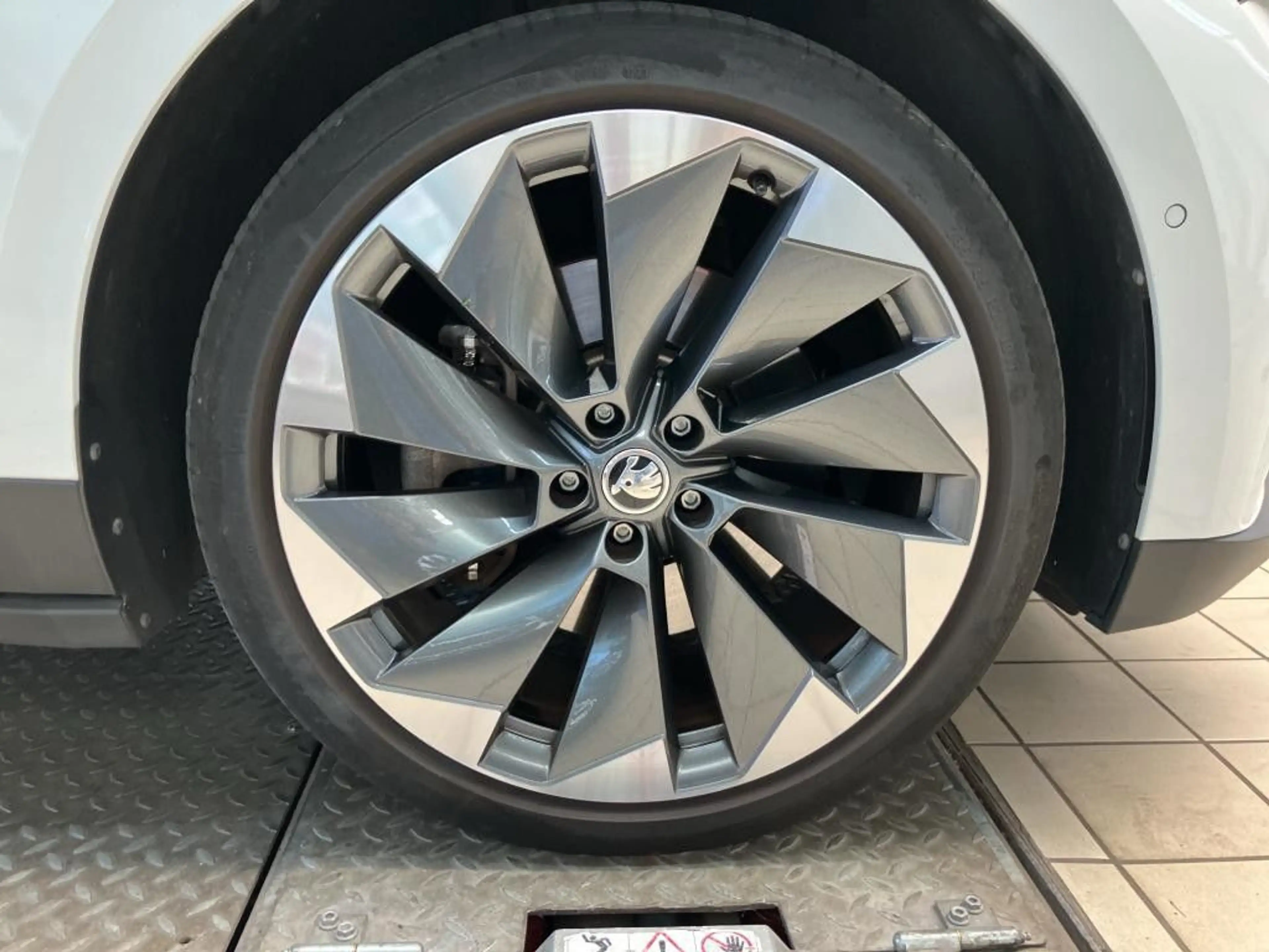 Skoda Enyaq iV 80x 4x4 Suite — photo 4