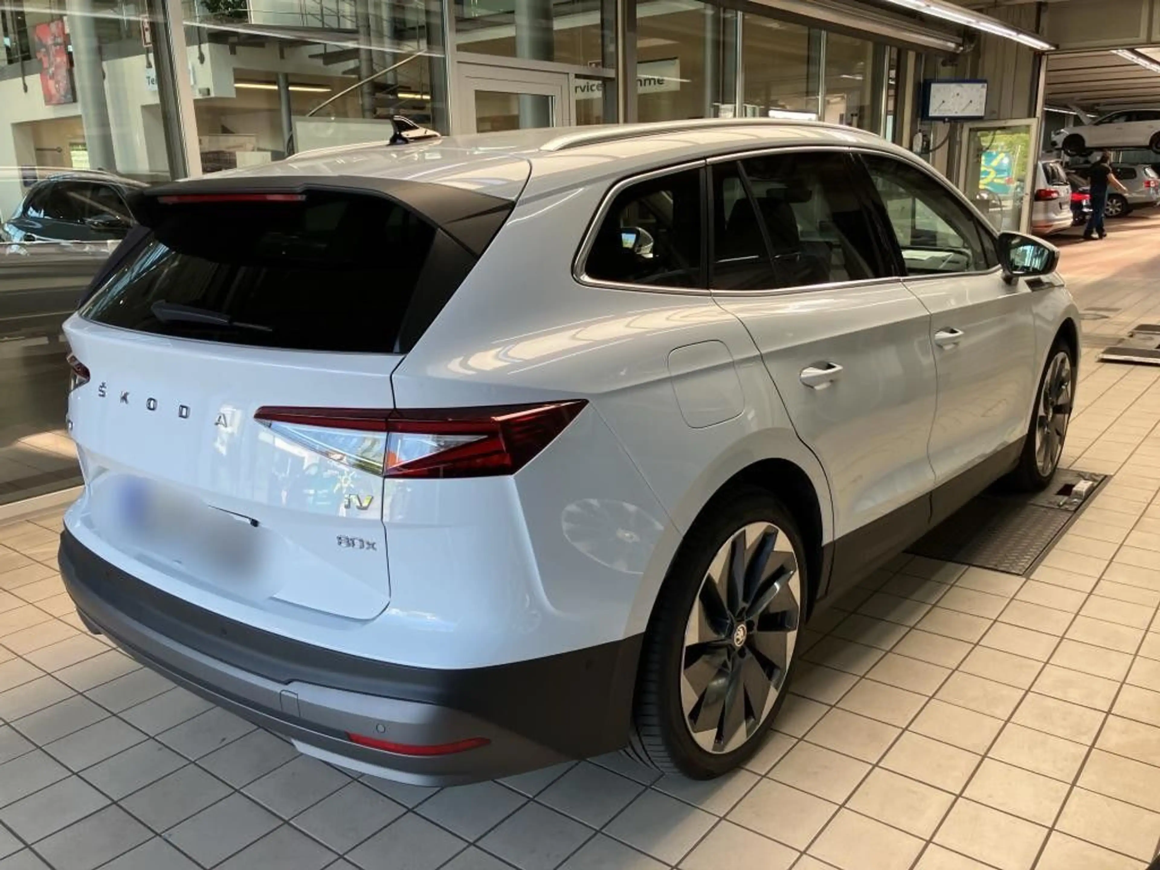 Skoda Enyaq iV 80x 4x4 Suite — photo 3