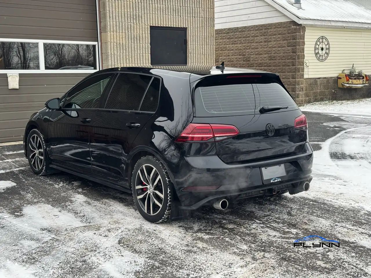 Volkswagen Golf GTI снимка Volkswagen Golf GTI