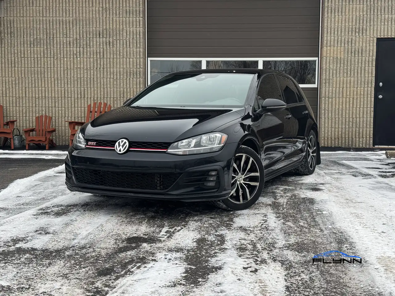 Volkswagen Golf GTI снимка Volkswagen Golf GTI