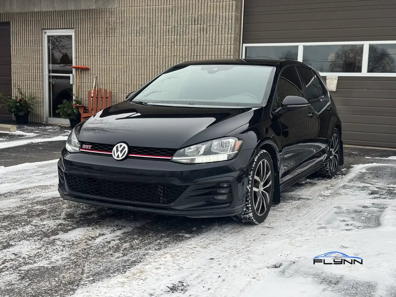 Volkswagen Golf GTI снимка Volkswagen Golf GTI