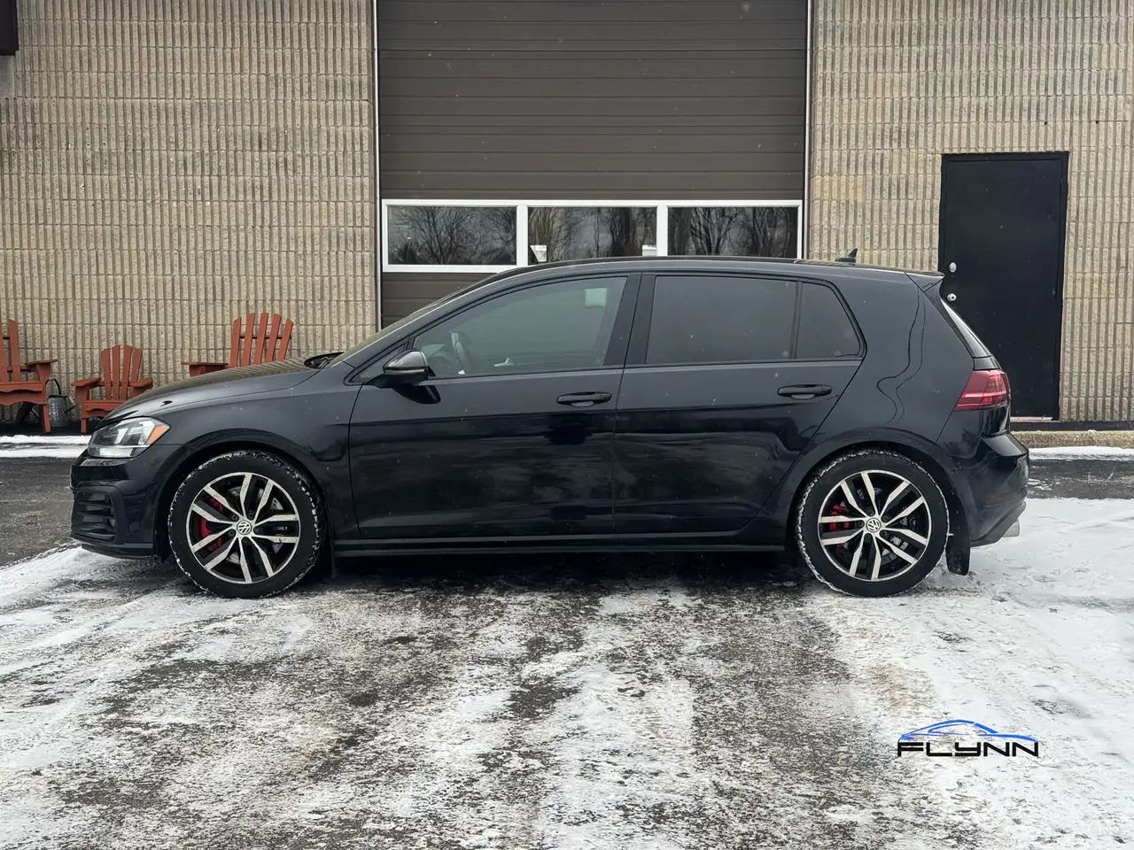 Volkswagen Golf GTI снимка Volkswagen Golf GTI
