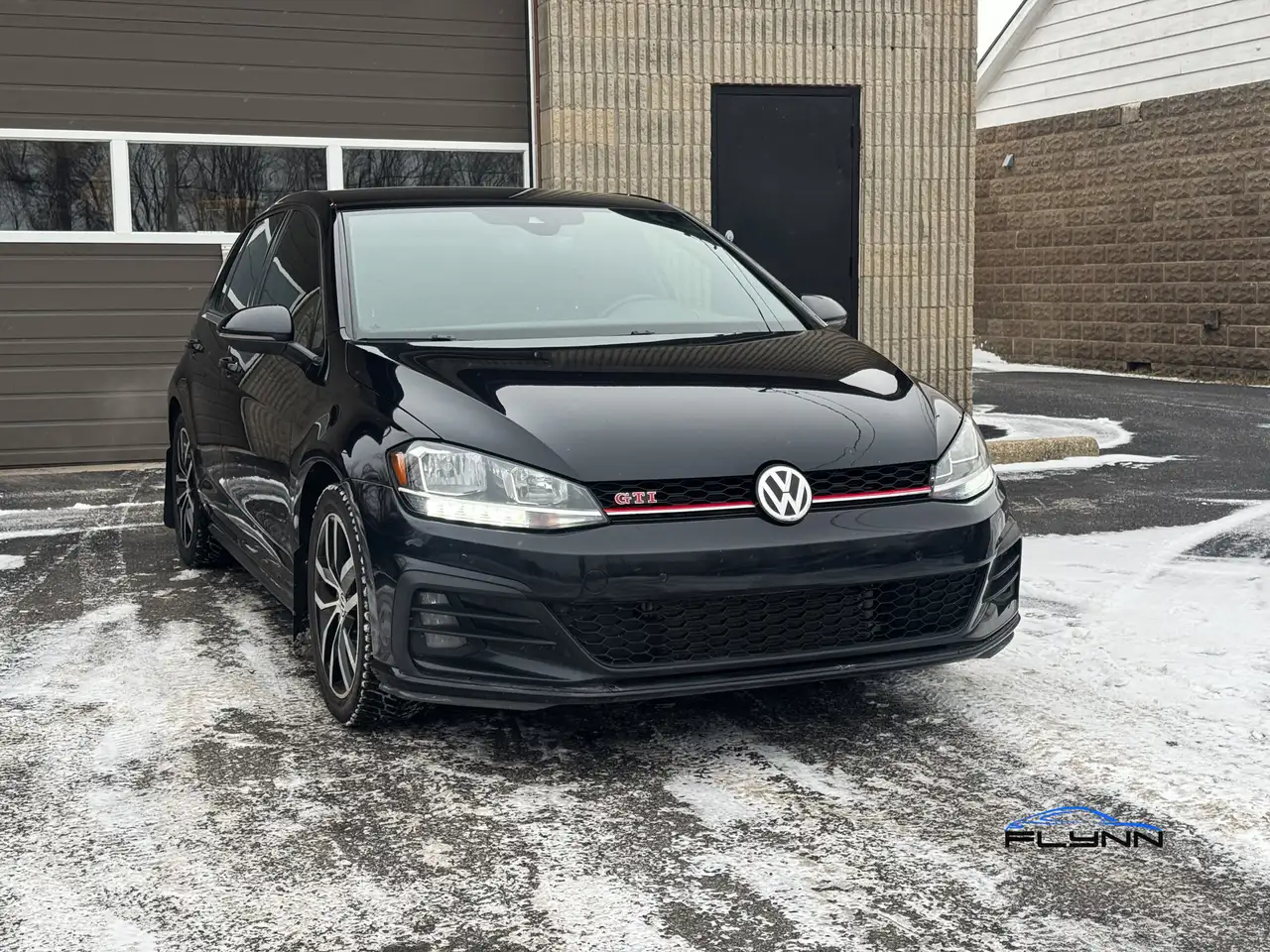 Volkswagen Golf GTI снимка Volkswagen Golf GTI