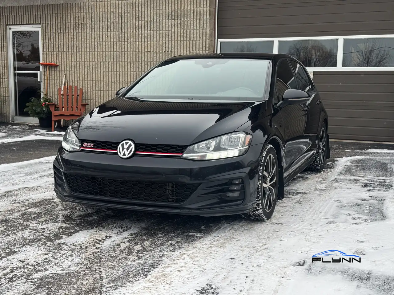 Volkswagen Golf GTI снимка Volkswagen Golf GTI