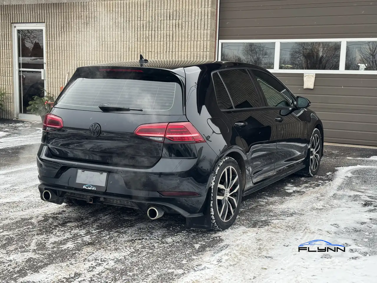 Volkswagen Golf GTI снимка Volkswagen Golf GTI