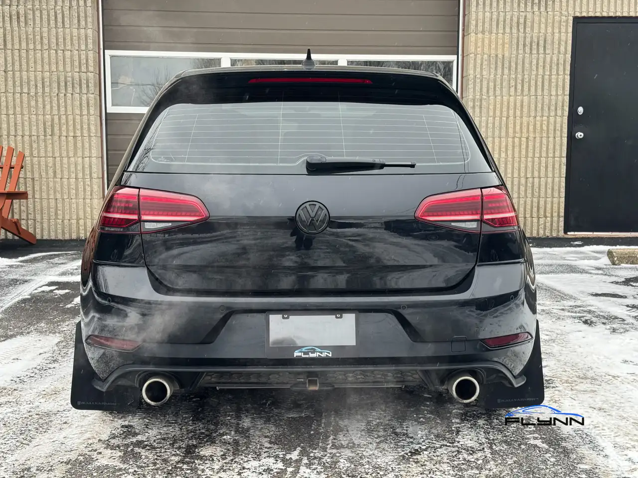 Volkswagen Golf GTI снимка Volkswagen Golf GTI