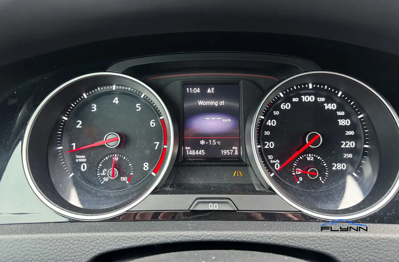 Volkswagen Golf GTI снимка Volkswagen Golf GTI
