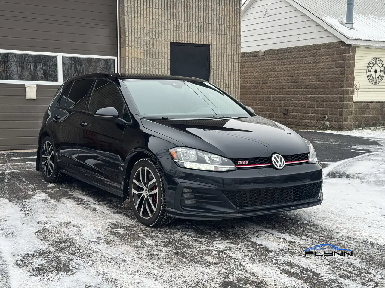 Volkswagen Golf GTI снимка Volkswagen Golf GTI