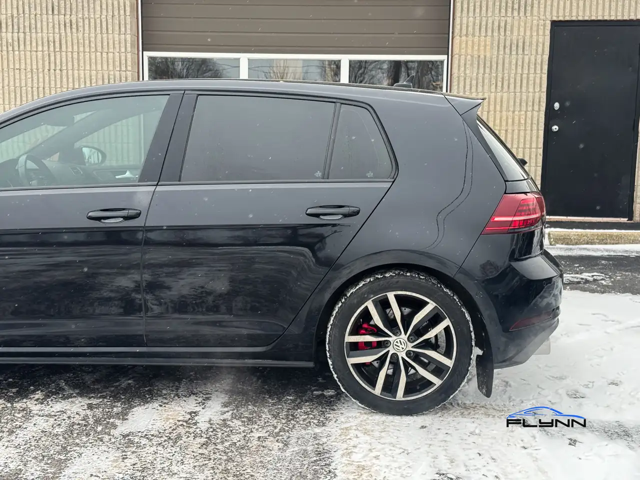 Volkswagen Golf GTI снимка Volkswagen Golf GTI