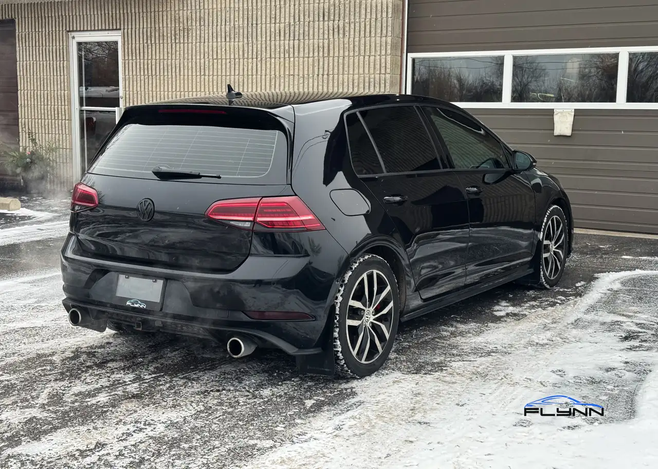 Volkswagen Golf GTI снимка Volkswagen Golf GTI