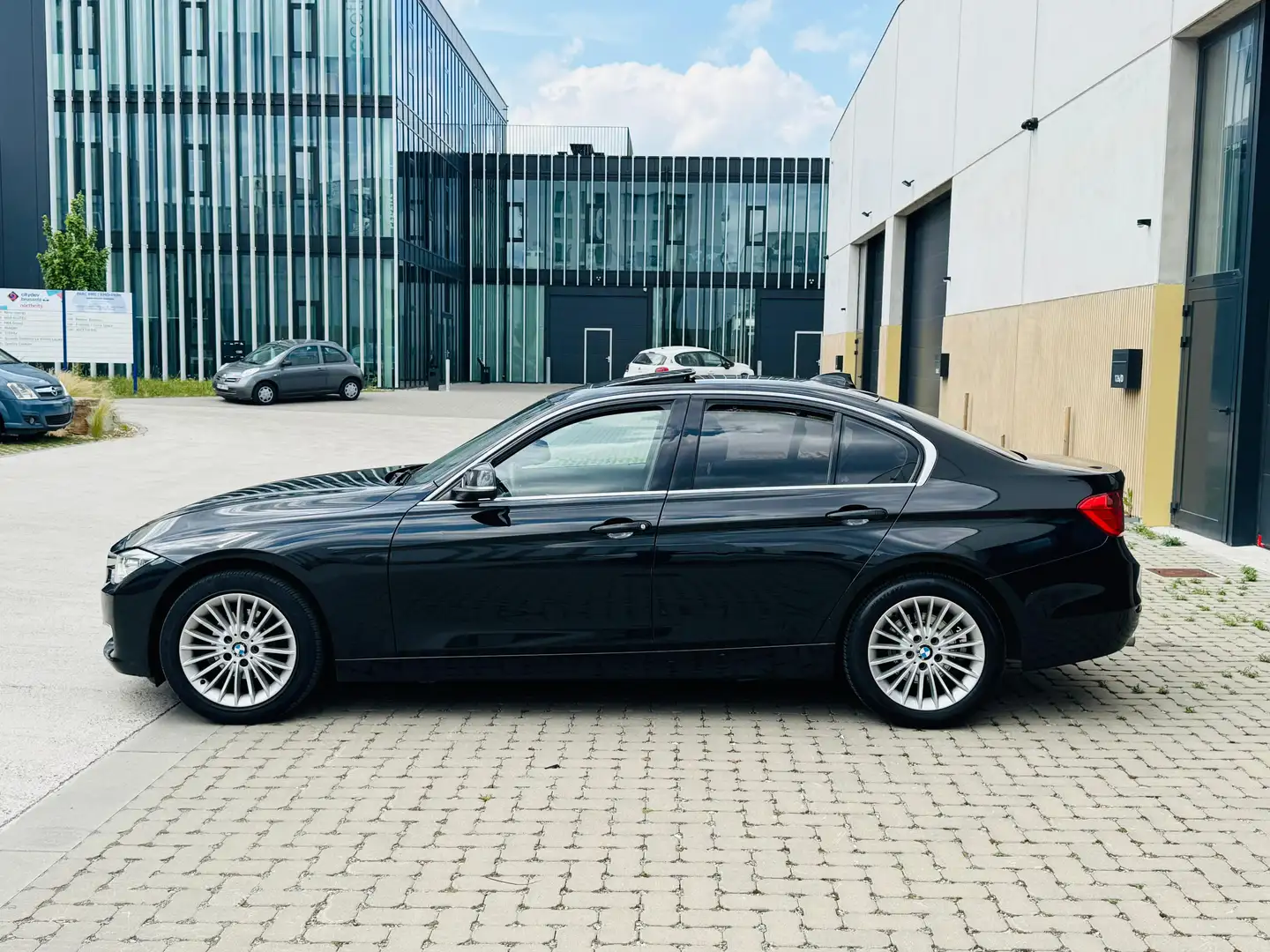 BMW 318 318d Luxury Noir - 2