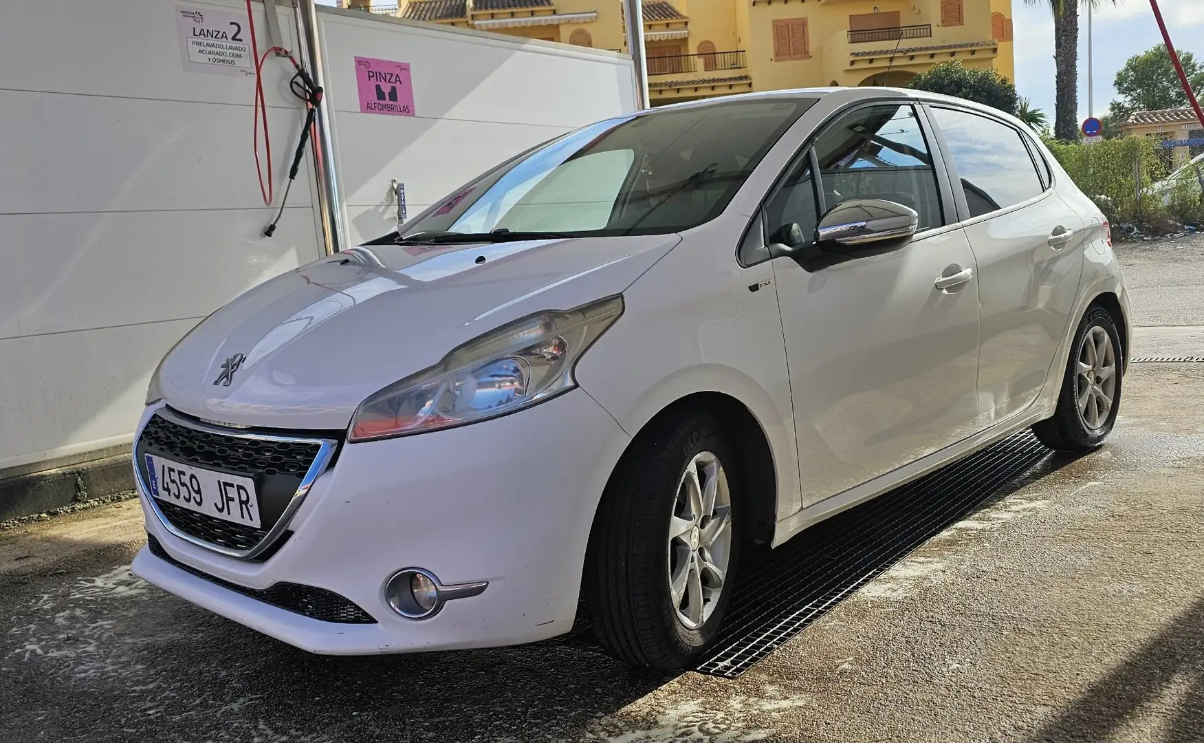 Peugeot 208 1.2 PureTech 82ch BVM5 Style - 1
