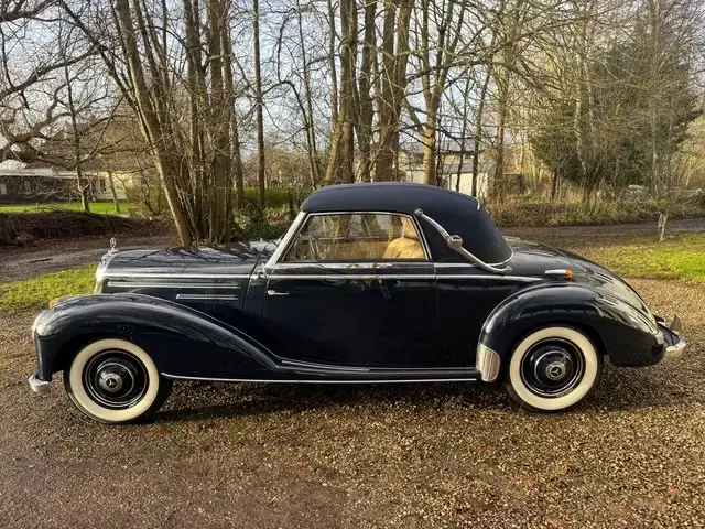 Mercedes-Benz 220