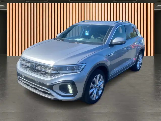 Volkswagen T-Roc view 2