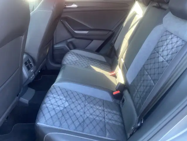 Volkswagen T-Roc view 7