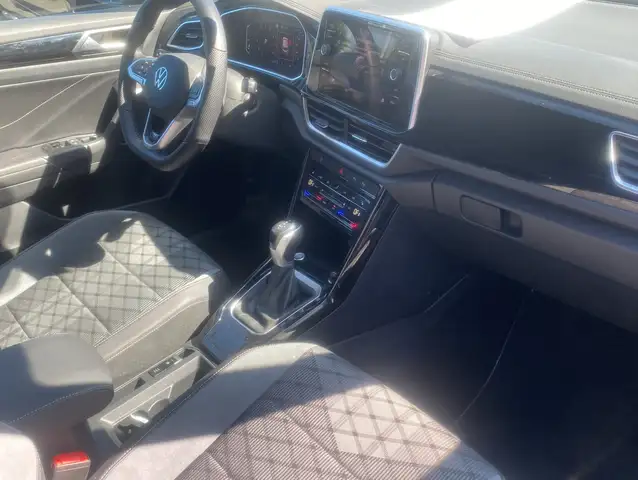 Volkswagen T-Roc view 9