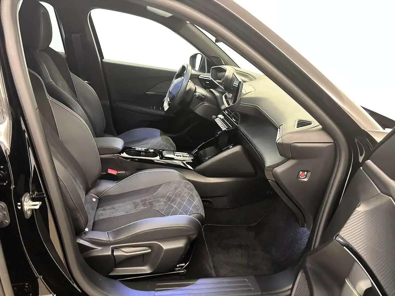 Peugeot 2008 Elektromotor (e-)GT LED*LEDER*NAVI*RFK*TEMP*PDC, миниатюра 6