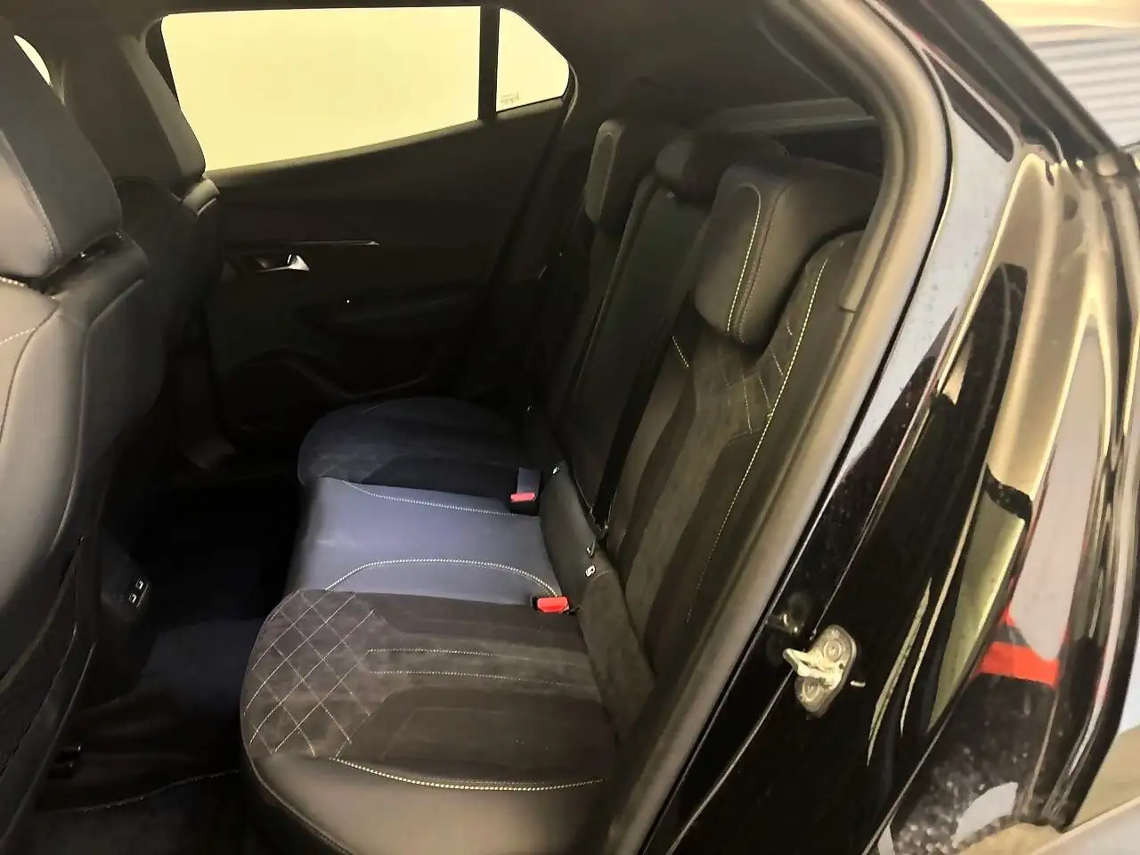 Peugeot 2008 Elektromotor (e-)GT LED*LEDER*NAVI*RFK*TEMP*PDC, миниатюра 7