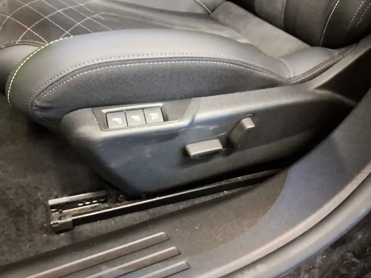 Peugeot 2008 Elektromotor (e-)GT LED*LEDER*NAVI*RFK*TEMP*PDC, миниатюра 19