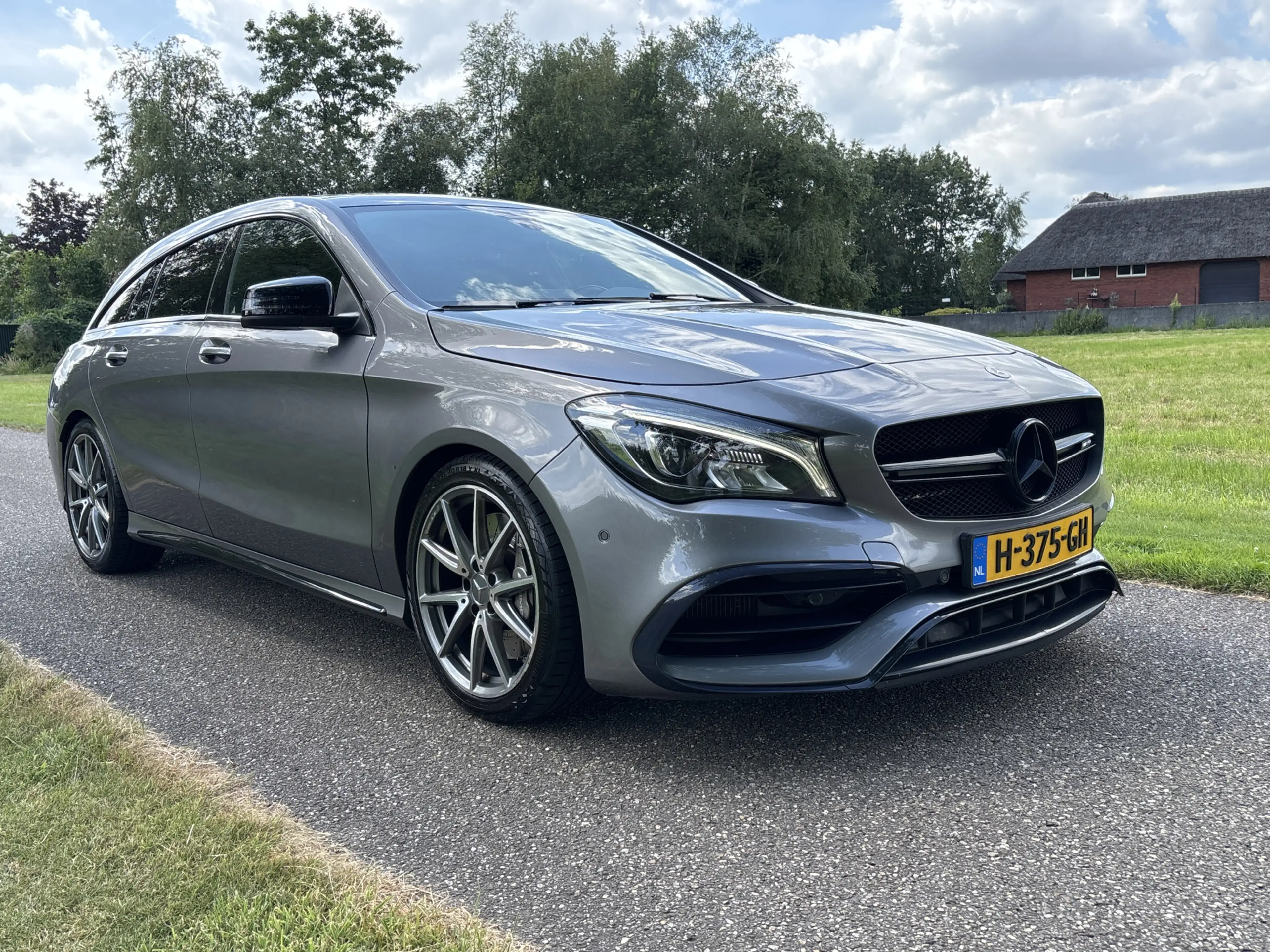 Mercedes-Benz CLA 45 AMG Shooting Brake 4MATIC - Schuif/Kanteldak - Apple C — photo 5