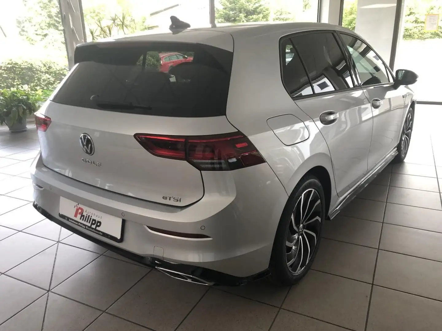 Volkswagen Golf VIII 1.5 eTSI DSG R-Line Silber - 2