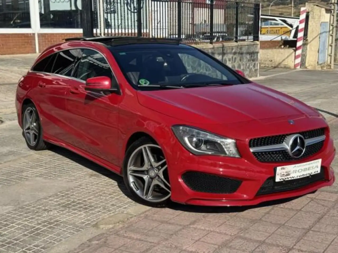 Mercedes-Benz CLA 200 Shooting Brake 200CDI 7G-DCT Rojo - 1