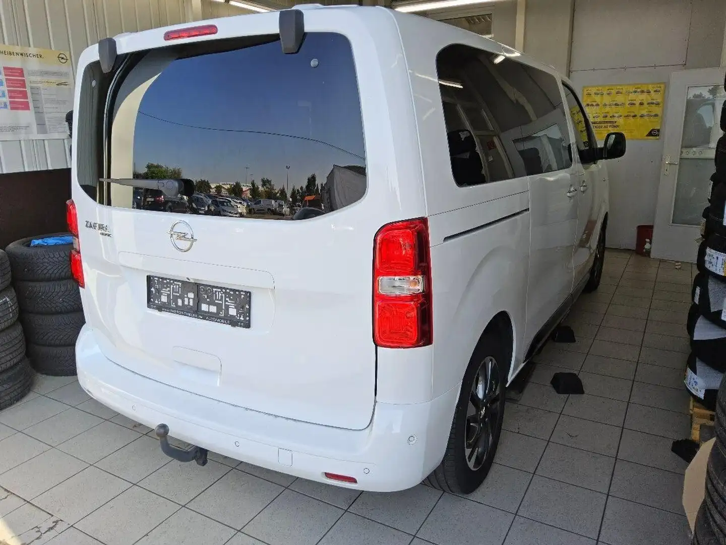 Opel Zafira Life Tourer M 2. 0 AT,AHK,Leder,HUD,TWW Weiß - 2
