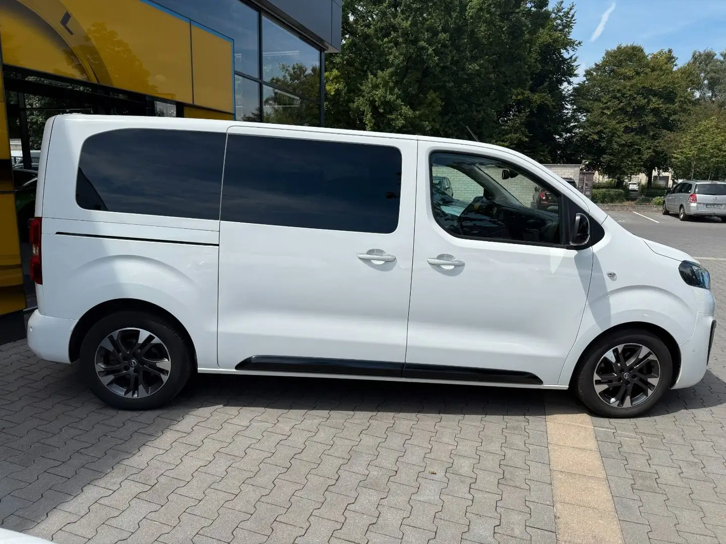Opel Zafira Life Tourer M 2. 0 AT,AHK,Leder,HUD,VOLL Weiß - 2