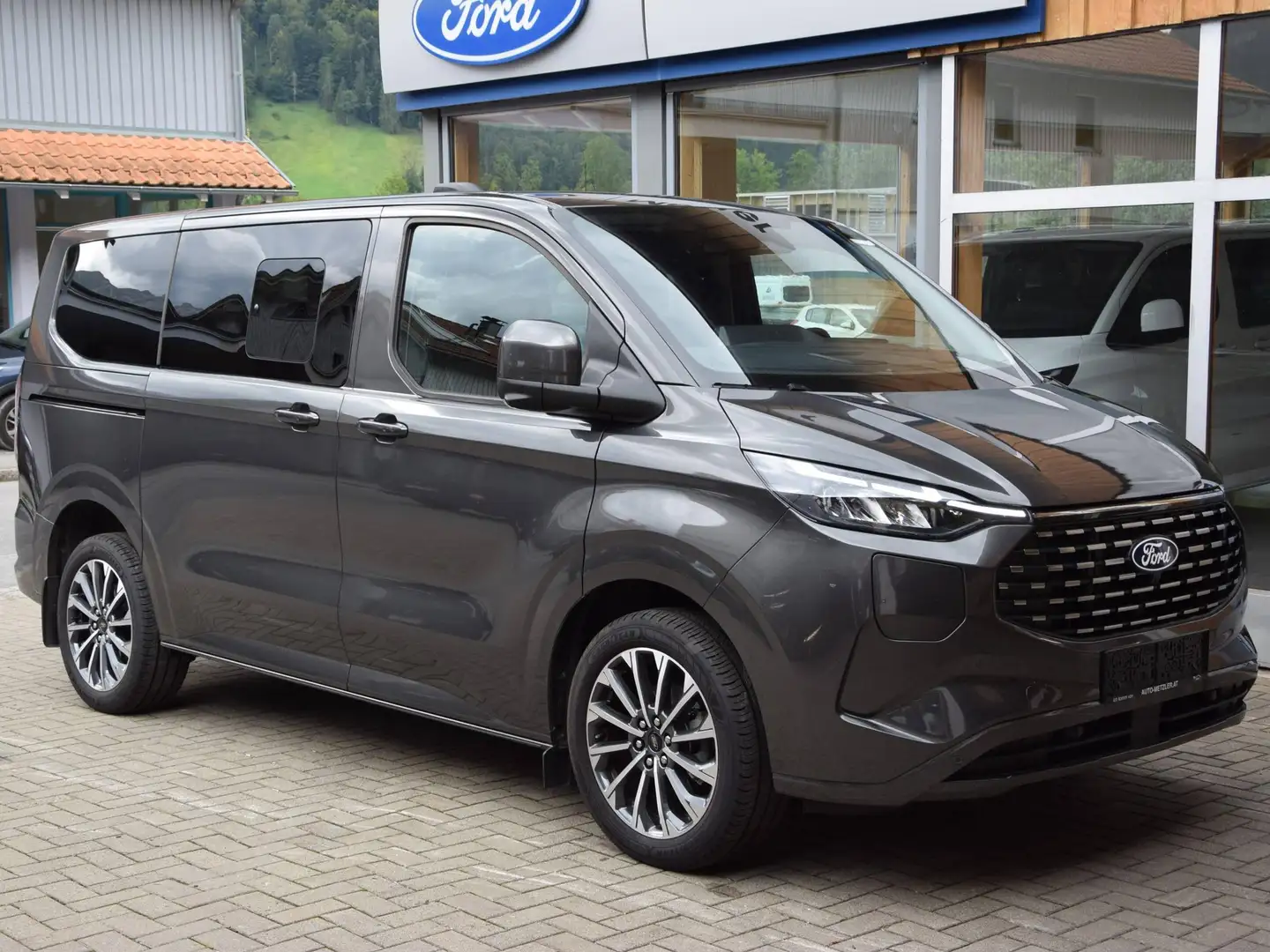 Ford Tourneo Custom Plug-in Hybrid 340 L1 Tourneo Titanium X FWD Grau - 2
