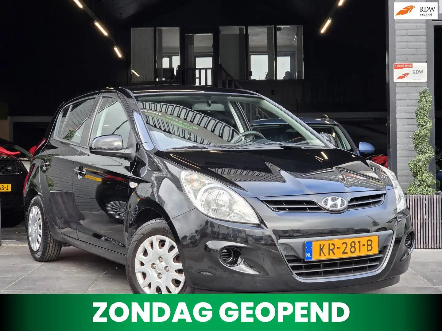 Hyundai i20 1.2i i-Drive|Airco|El Ramen|Trekhaak|APK Zwart - 1