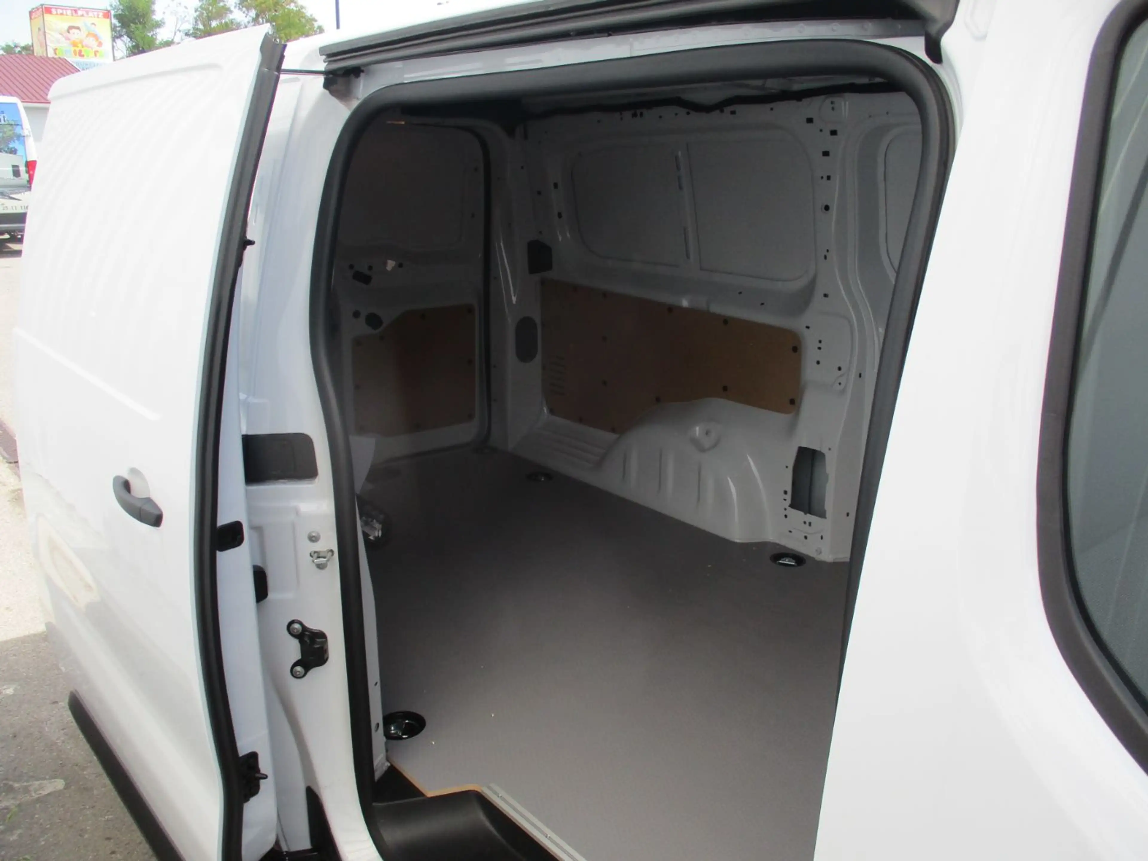 Toyota Proace Kasten 2.2 D-4D L2 Kasten Meister SHZ+PDC — photo 9
