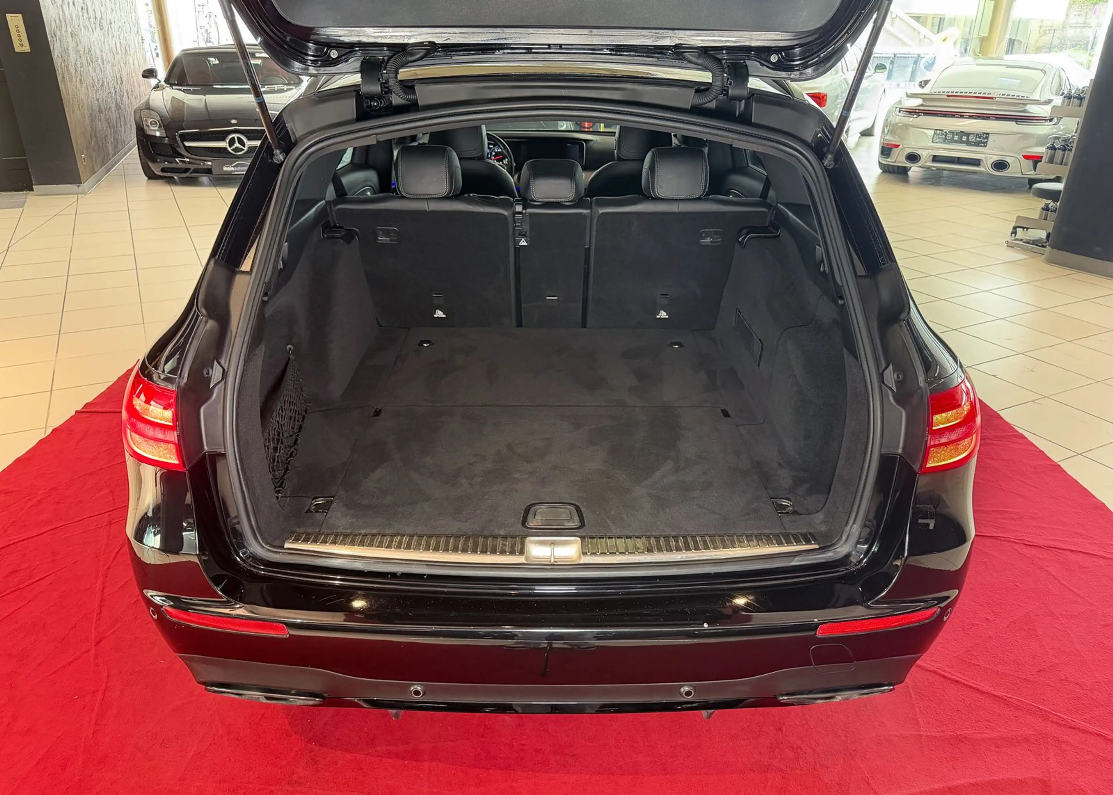 Mercedes-Benz E 43 AMG 4M AHK Distronic Pano Night Burmester — photo 39