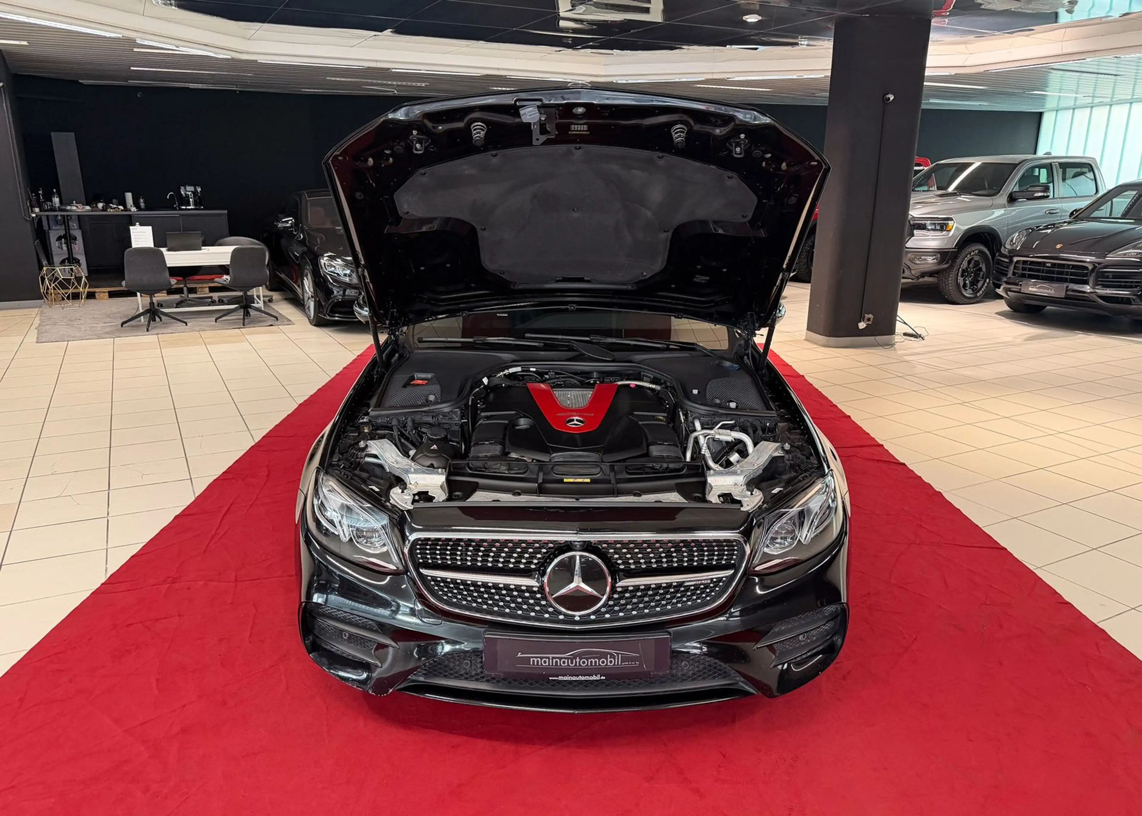 Mercedes-Benz E 43 AMG 4M AHK Distronic Pano Night Burmester — photo 37