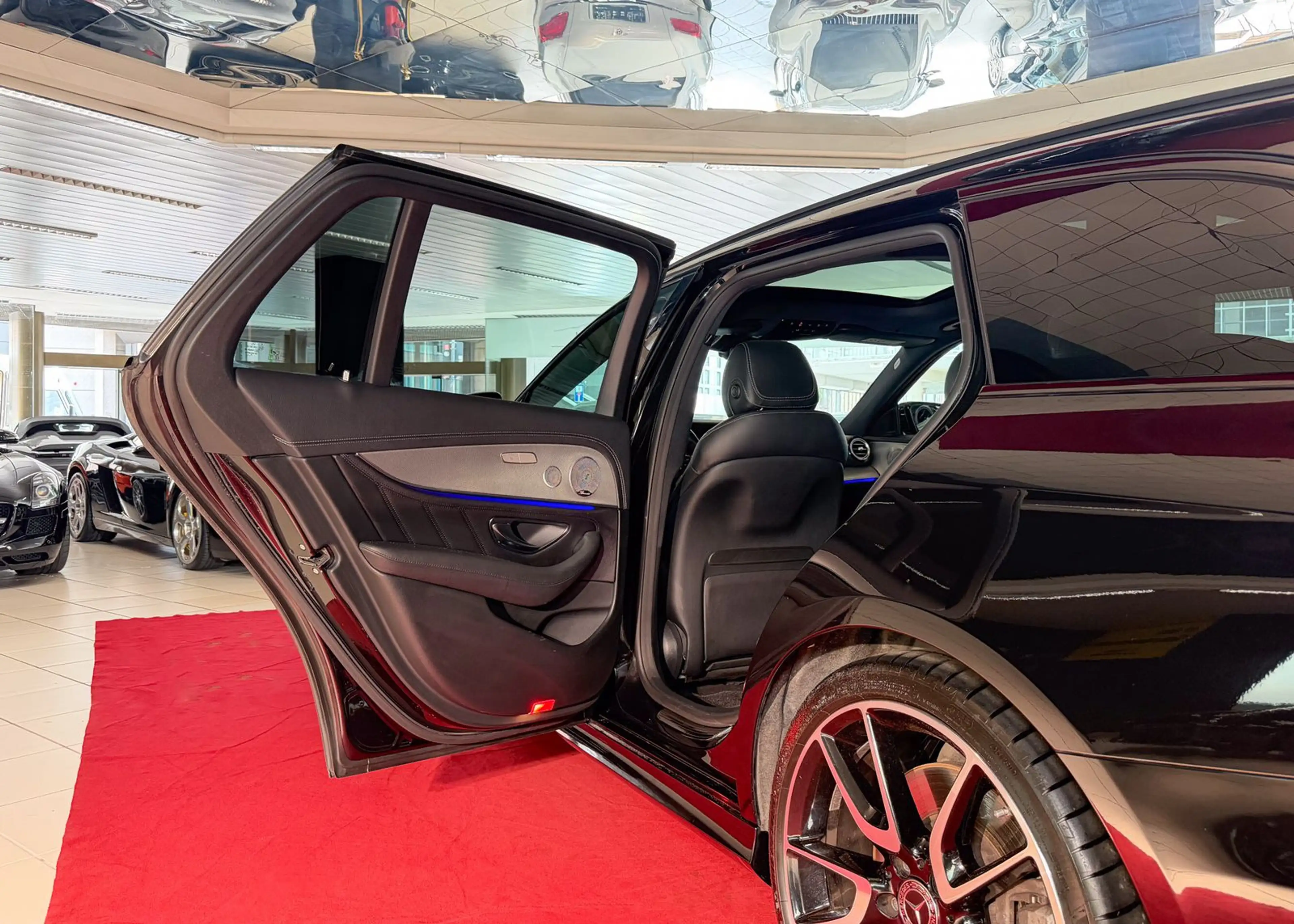 Mercedes-Benz E 43 AMG 4M AHK Distronic Pano Night Burmester — photo 31