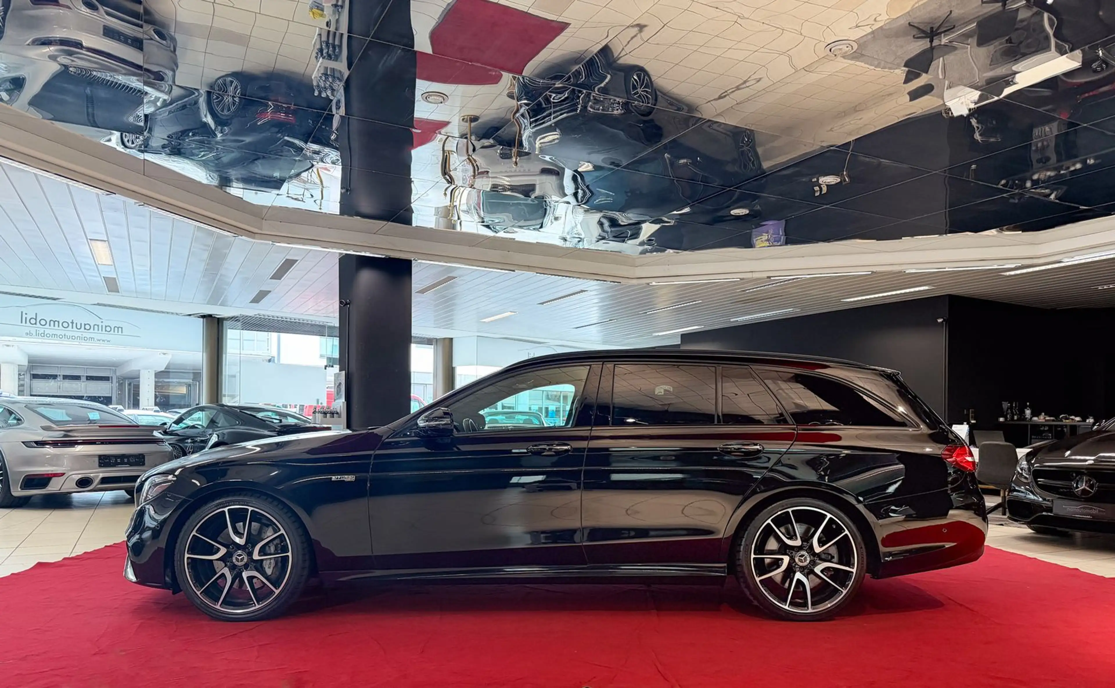 Mercedes-Benz E 43 AMG 4M AHK Distronic Pano Night Burmester — photo 6