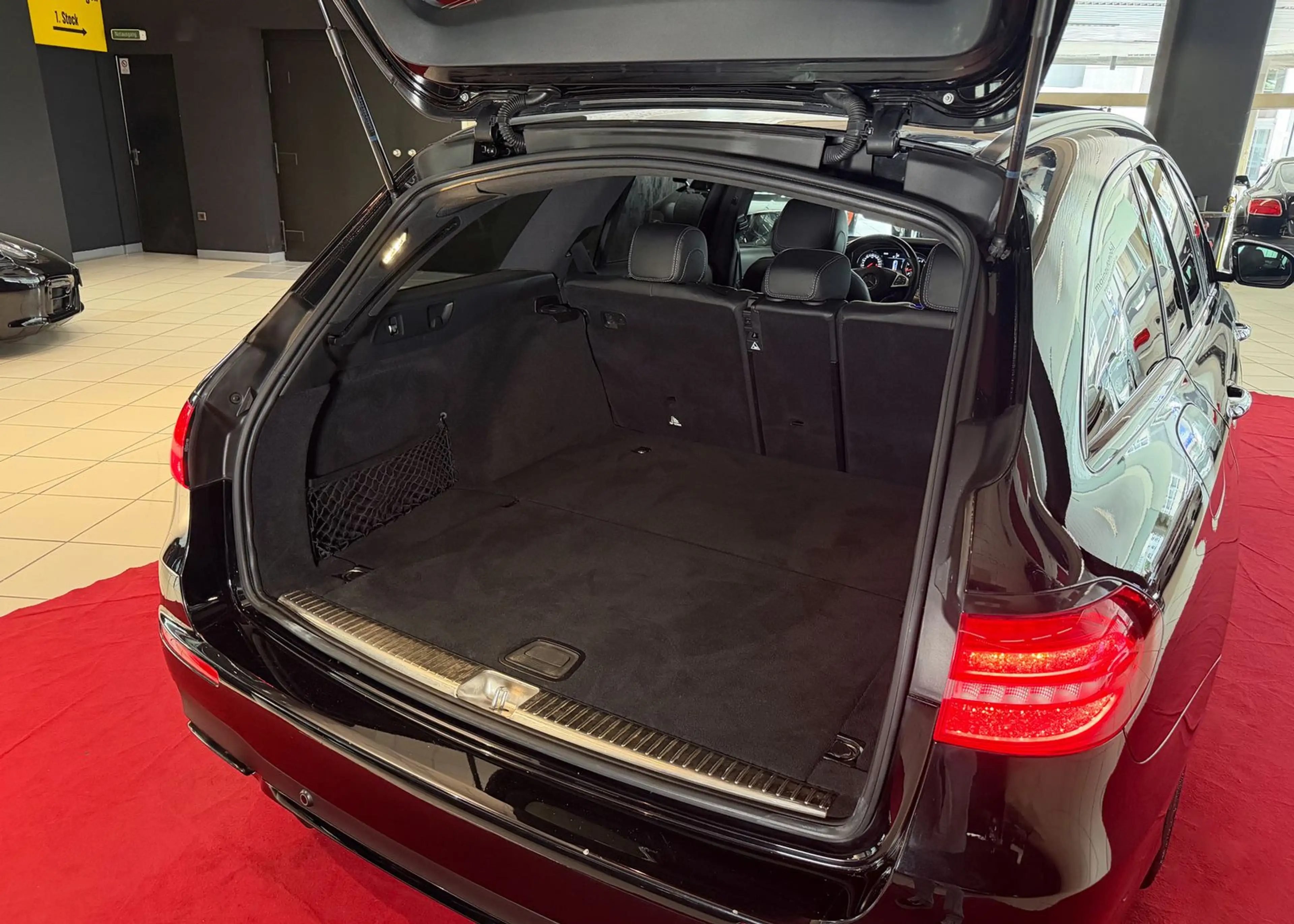 Mercedes-Benz E 43 AMG 4M AHK Distronic Pano Night Burmester — photo 40