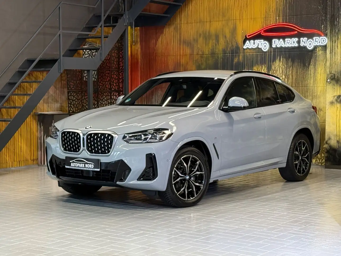 BMW X4 xDrive 20i M Sport~AHK~KAMERA 360°~LEDER~ Grau - 1