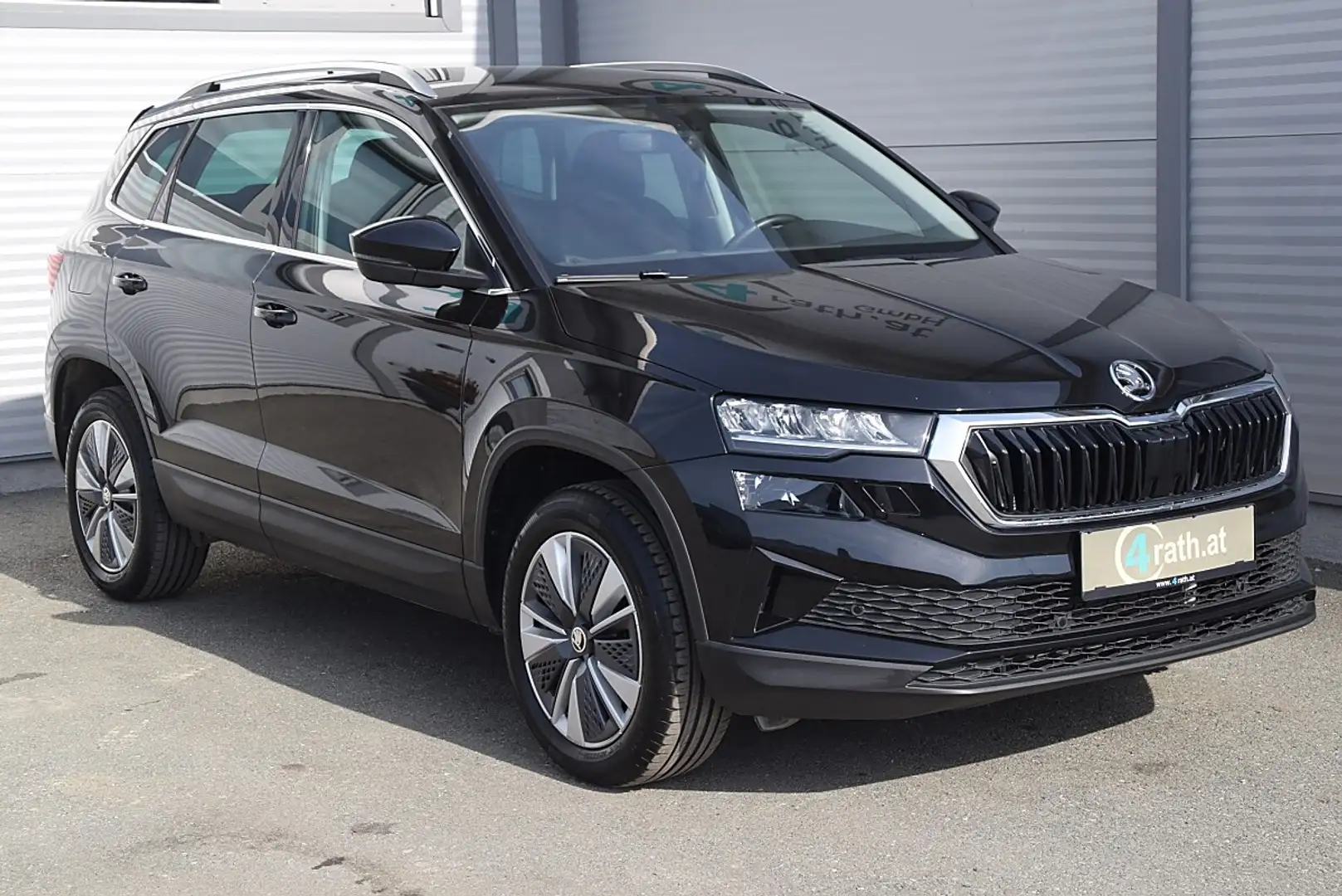 Skoda Karoq 1,5 TSI ACT DSG Style AHK/LED/ACC/NAVI/RFK Schwarz - 2