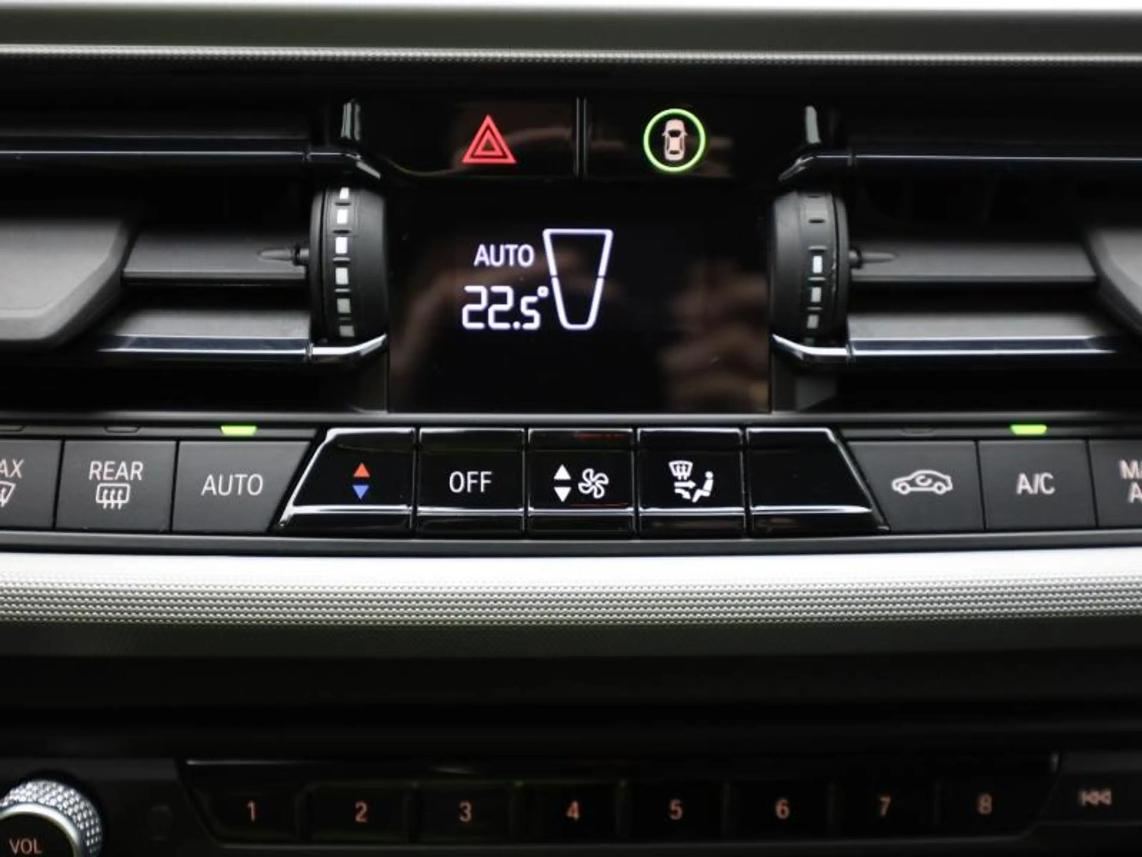BMW 118 AUTOMAAT - NAVI - LED — photo 13