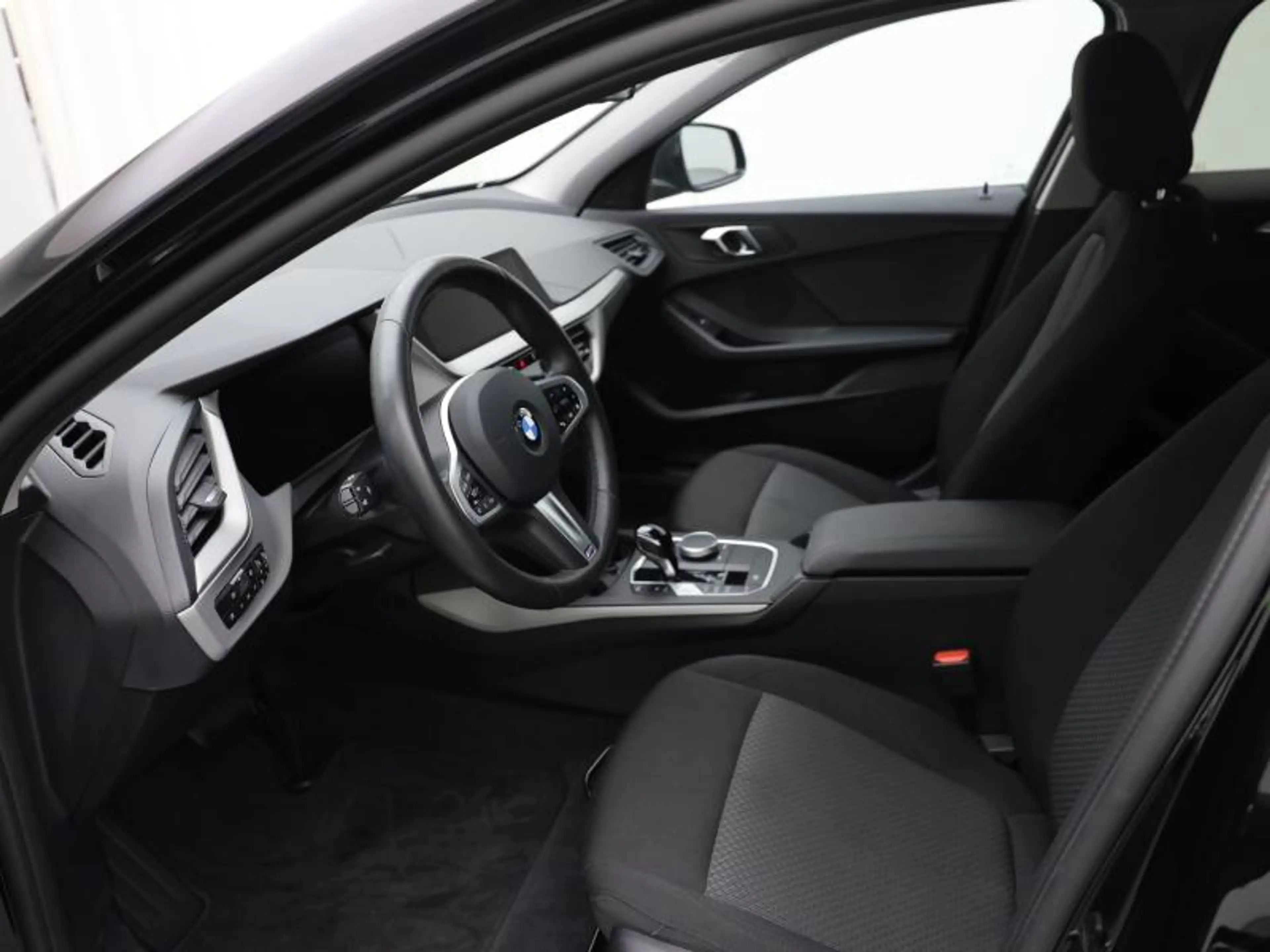 BMW 118 AUTOMAAT - NAVI - LED — photo 6