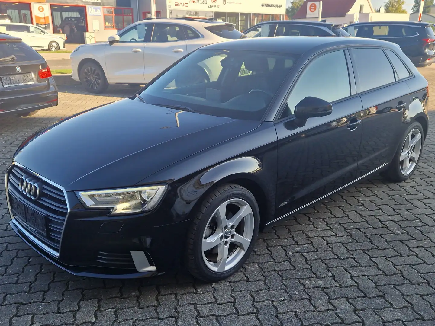 Audi A3 1,5 TDI  SPORTBACK Schwarz - 2