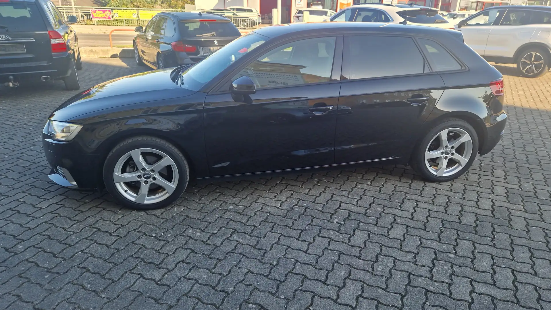 Audi A3 1,5 TDI  SPORTBACK Schwarz - 1