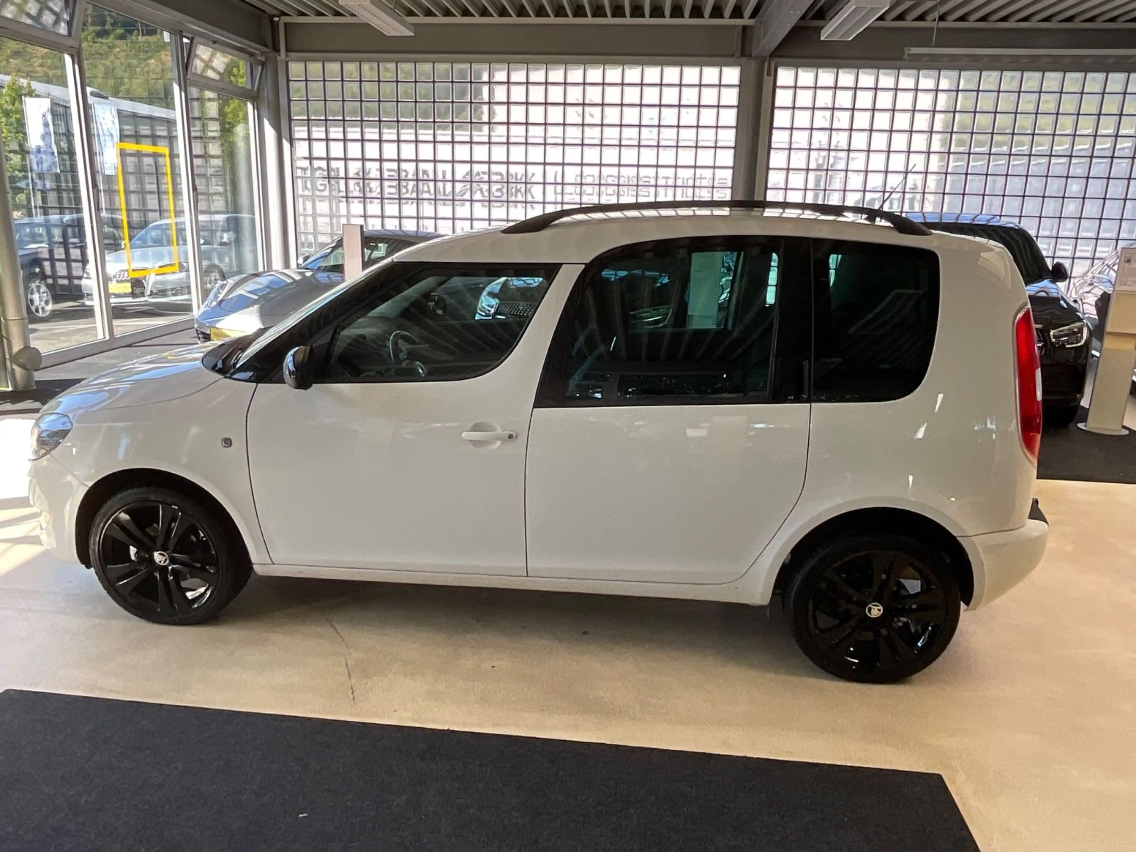 Skoda Roomster Noire — photo 2